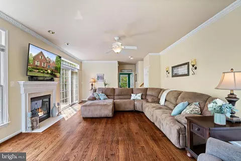 Living - 8000 Pohick Rd, Springfield, VA 22153 photo 1 of 6