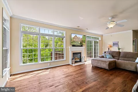 Living - 8000 Pohick Rd, Springfield, VA 22153 photo 4 of 6