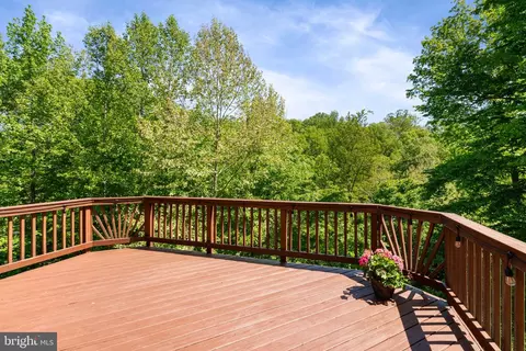 Exterior - 8000 Pohick Rd, Springfield, VA 22153 photo 7 of 16