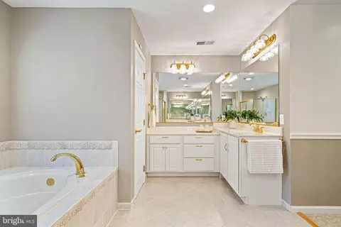 Bath - 8000 Pohick Rd, Springfield, VA 22153 photo 4 of 9