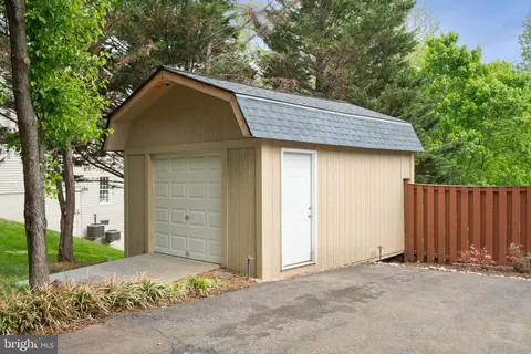 Exterior - 8000 Pohick Rd, Springfield, VA 22153 photo 6 of 16