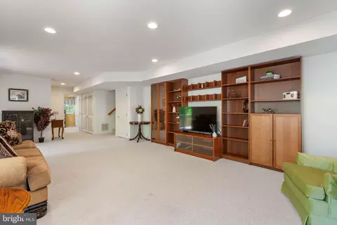 Living - 8000 Pohick Rd, Springfield, VA 22153 photo 5 of 6