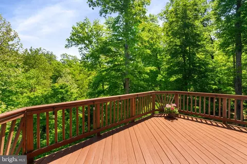 Exterior - 8000 Pohick Rd, Springfield, VA 22153 photo 8 of 16