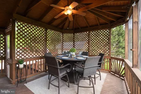 Exterior - 8000 Pohick Rd, Springfield, VA 22153 photo 4 of 16