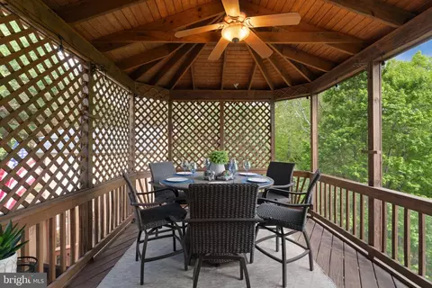 Exterior - 8000 Pohick Rd, Springfield, VA 22153 photo 5 of 16
