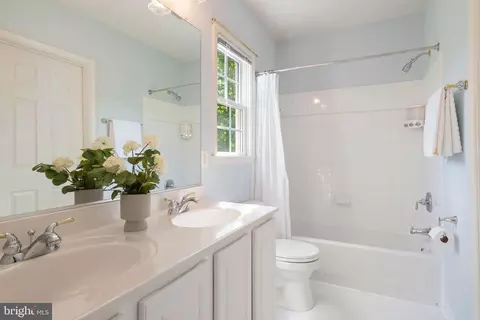 Bath - 8000 Pohick Rd, Springfield, VA 22153 photo 8 of 9