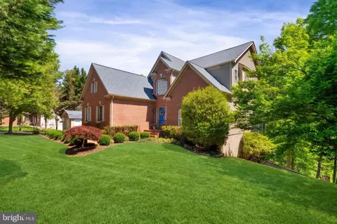 Exterior - 8000 Pohick Rd, Springfield, VA 22153 photo 2 of 16