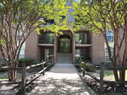 3312 Woodburn Village Dr #31, Annandale, VA 22003