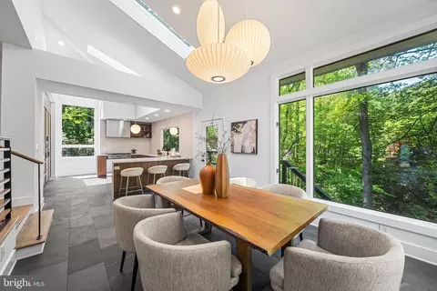 3800 Lakeview Ter, Falls Church, VA 22041