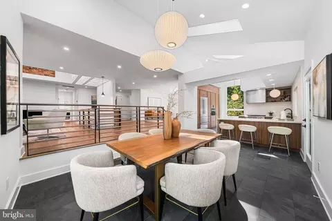 3800 Lakeview Ter, Falls Church, VA 22041