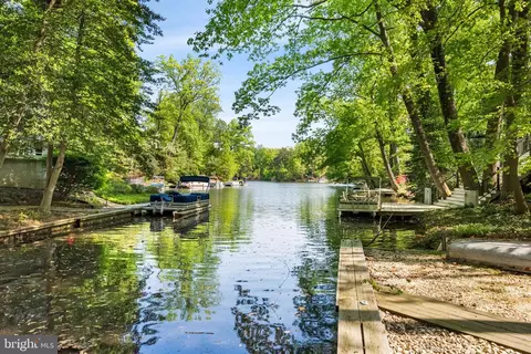 3800 Lakeview Ter, Falls Church, VA 22041