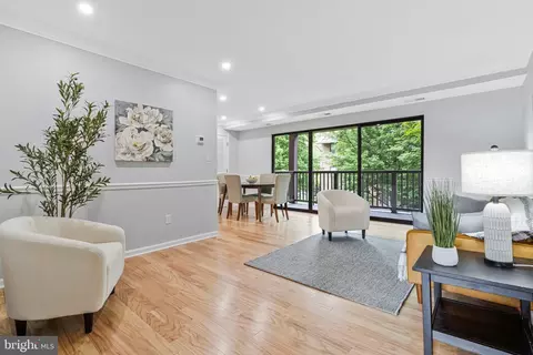 2754 Hollywood Rd #54/102, Falls Church, VA 22043