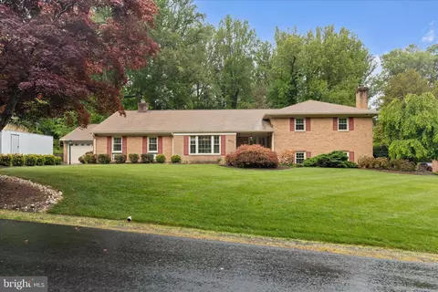 10205 Old Hunt Rd, Vienna, VA 22181