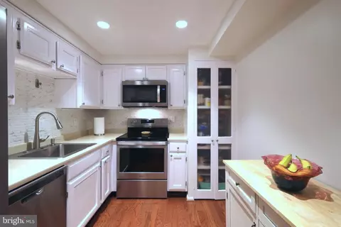 Kitchen - 7640 Tremayne Pl #102, Mclean, VA 22102 photo 2 of 2