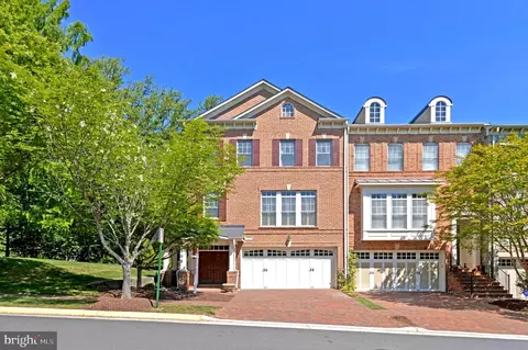 6878 Frase Dr, Falls Church, VA 22043