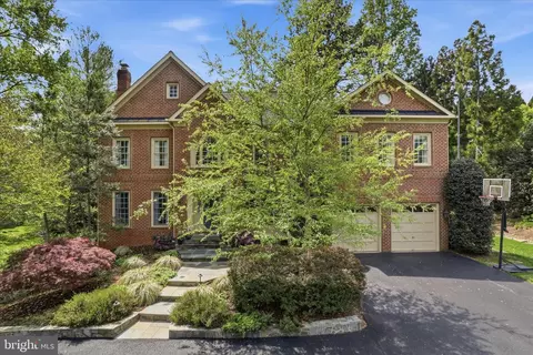 Exterior - 6441 Georgetown Pike, Mclean, VA 22101 photo 4 of 11
