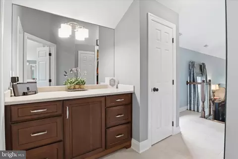 Entry Way - 6441 Georgetown Pike, Mclean, VA 22101 photo 4 of 5
