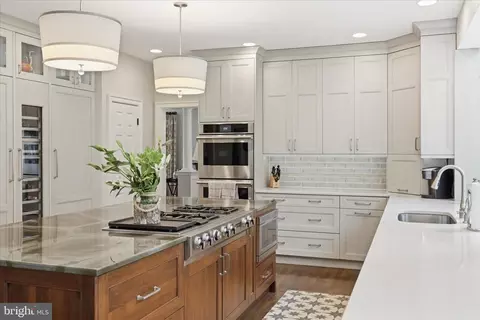 Kitchen - 6441 Georgetown Pike, Mclean, VA 22101 photo 7 of 11
