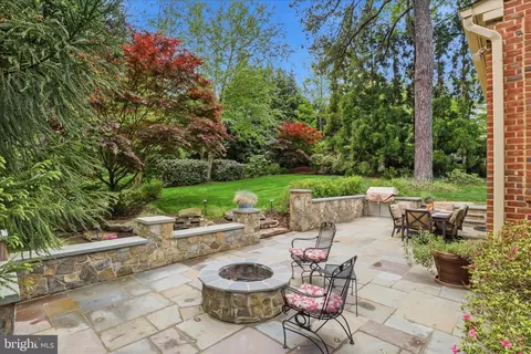 Exterior - 6441 Georgetown Pike, Mclean, VA 22101 photo 6 of 11