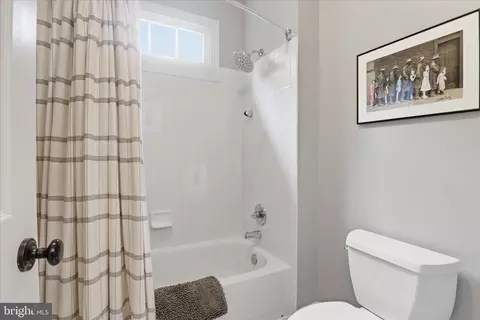 Bath - 6441 Georgetown Pike, Mclean, VA 22101 photo 7 of 10