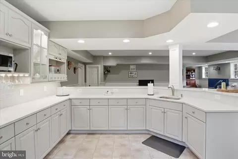 Kitchen - 6441 Georgetown Pike, Mclean, VA 22101 photo 10 of 11
