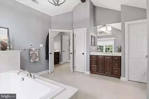 Entry Way - 6441 Georgetown Pike, Mclean, VA 22101 photo 3 of 5