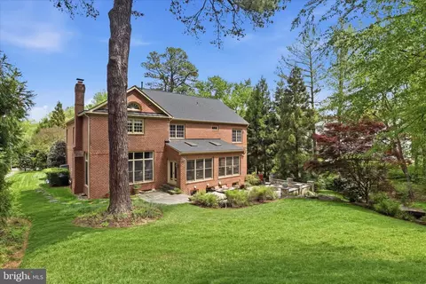 Exterior - 6441 Georgetown Pike, Mclean, VA 22101 photo 9 of 11