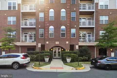 3160 John Glenn St #501, Herndon, VA 20171