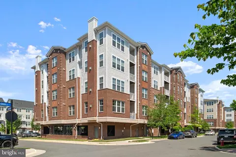 3160 John Glenn St #501, Herndon, VA 20171