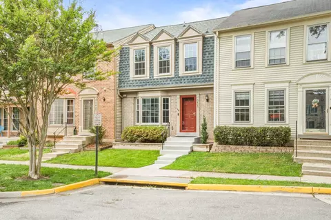 5428 New London Park Dr, Fairfax, VA 22032