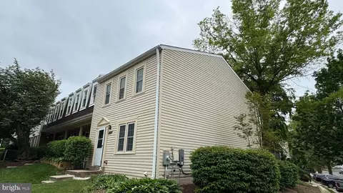 6358 Fenestra Ct, Burke, VA 22015