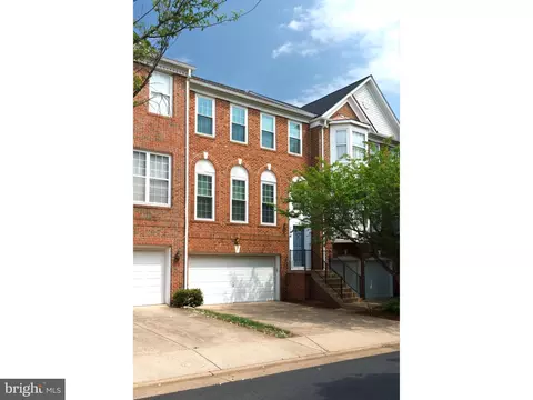2959 Hunters Branch Rd, Fairfax, VA 22031
