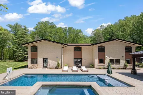 7506 Jumping Horse Ln, Fairfax Station, VA 22039