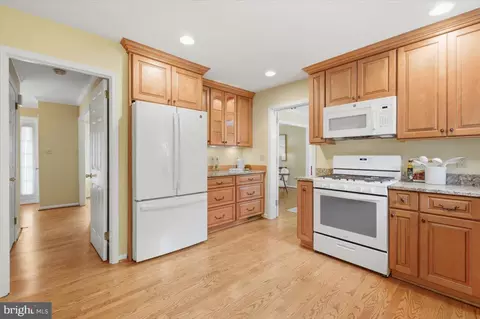 Entry Way - 7824 Water Valley Ct, Springfield, VA 22153 photo 2 of 2