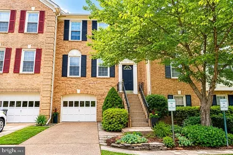 2022 Pieris Ct, Vienna, VA 22182