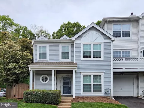 5130 Castle Harbor Way #80, Centreville, VA 20120
