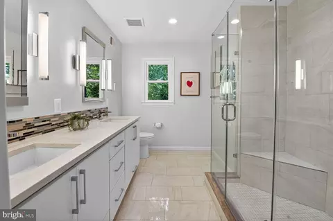 Bath - 7303 Yates Ct, Mclean, VA 22101 photo 2 of 4