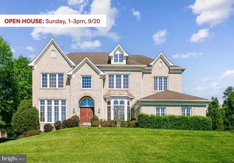 11040 Heathland Dr, Oakton, VA 22124