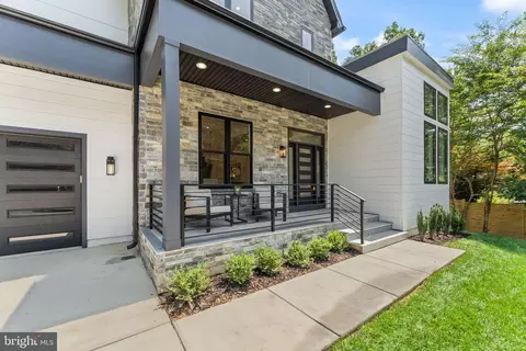 1915 Great Falls St, Mclean, VA 22101 photo 4