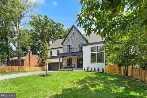 1915 Great Falls St, Mclean, VA 22101 photo 2