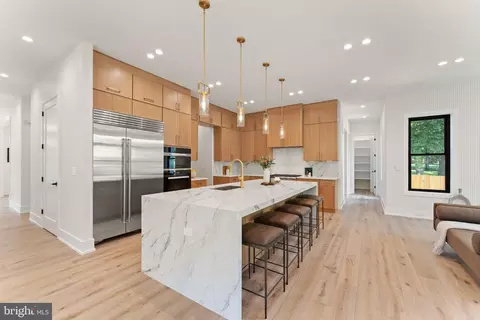 1915 Great Falls St, Mclean, VA 22101 photo 14