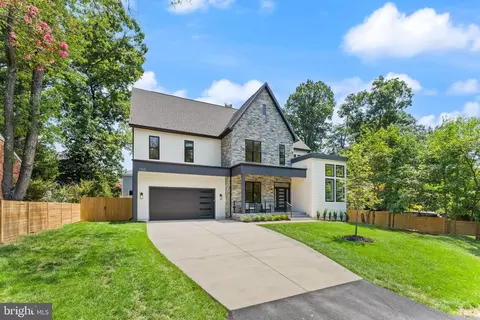 1915 Great Falls St, Mclean, VA 22101 photo 3