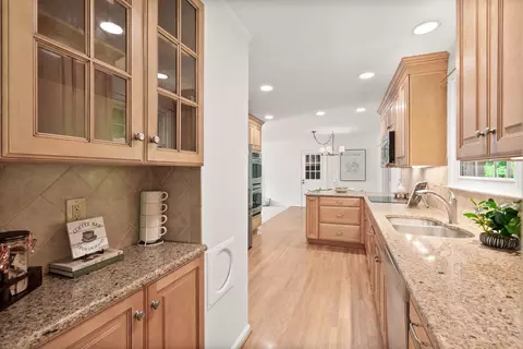 Kitchen - 7137 Game Lord Dr, Springfield, VA 22153 photo 6 of 7
