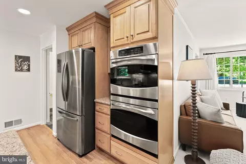Kitchen - 7137 Game Lord Dr, Springfield, VA 22153 photo 5 of 7
