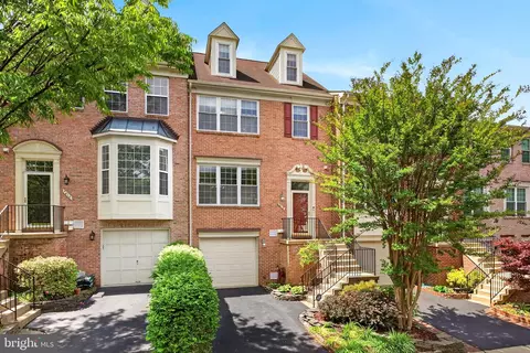7412 Gillingham Row, Alexandria, VA 22315