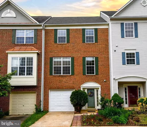 2444 Laura Mark Ln, Herndon, VA 20171