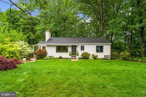 4441 Village Dr, Fairfax, VA 22030