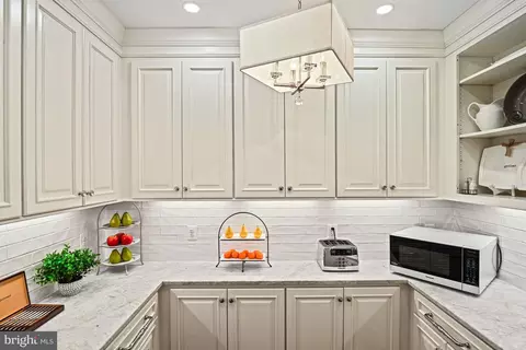 Kitchen - 1109 Nielson Ct, Mclean, VA 22102 photo 8 of 11