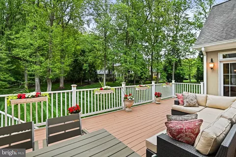 Exterior - 1109 Nielson Ct, Mclean, VA 22102 photo 3 of 11