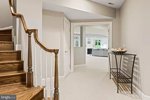 Entry Way - 1109 Nielson Ct, Mclean, VA 22102 photo 4 of 4
